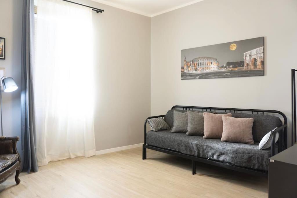Sweet And Modern In Tor Pignattara Apartment